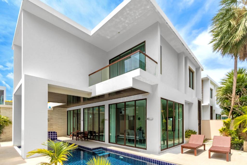 【超值】2卧室别墅【宽敞舒适】13米长私家泳池，配套齐全出行方便700米到kamala海滩, Phuket