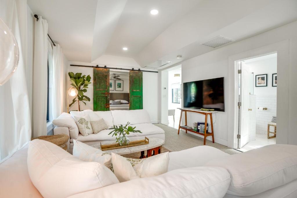 Chic Getaway in Desirable South Tampa District!, Tampa