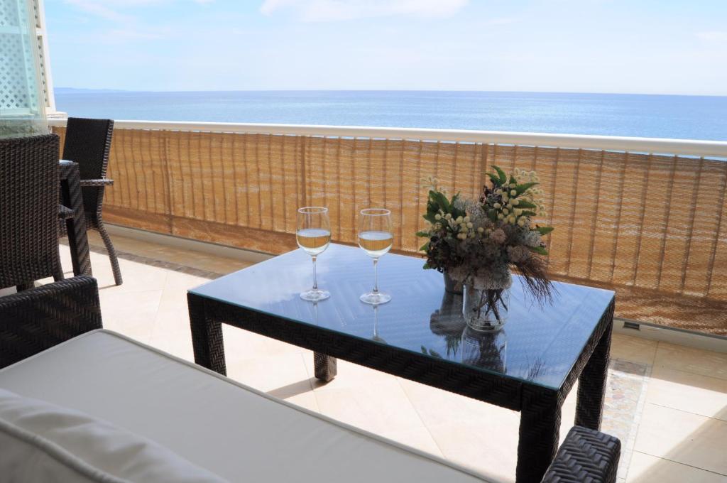 Magnificent Front Sea Views Apartment - 3