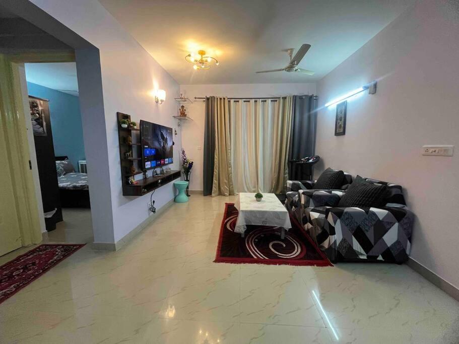 One-Bedroom Panorama