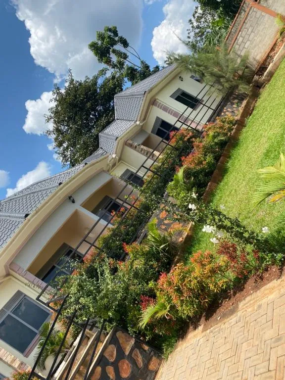 Zoe heights villas, hotel in Kalungu