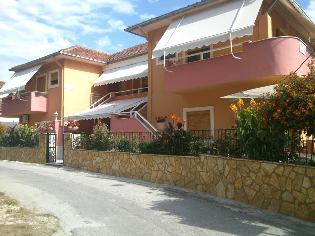 Villa Ira Studios - Apartments — Hotel in Parga