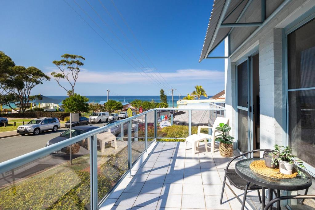 Breakers 6, Mollymook