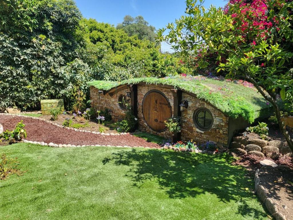 Hobbit Haven, Santa Barbara
