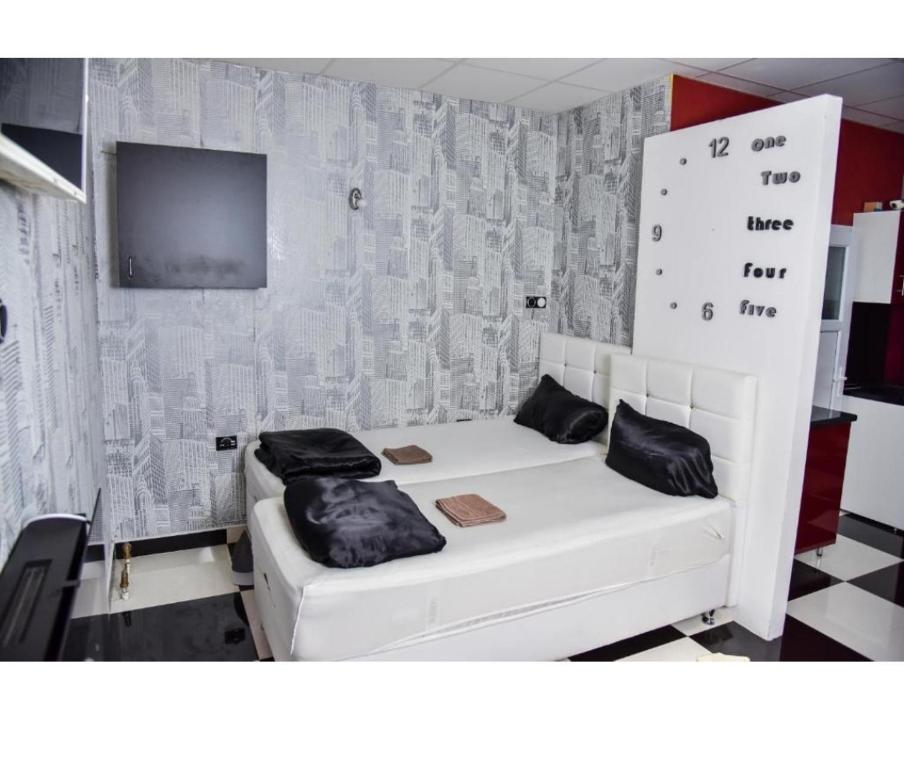 Amsterdam, Banja Luka