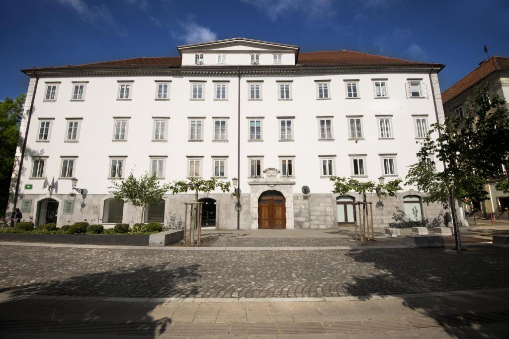 Zois Apartments photo