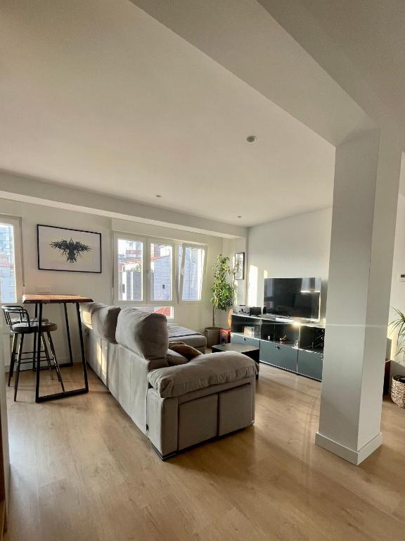 Piso de 2 habitaciones en centro, zona muy tranquila con playa a 2 min andando - 1