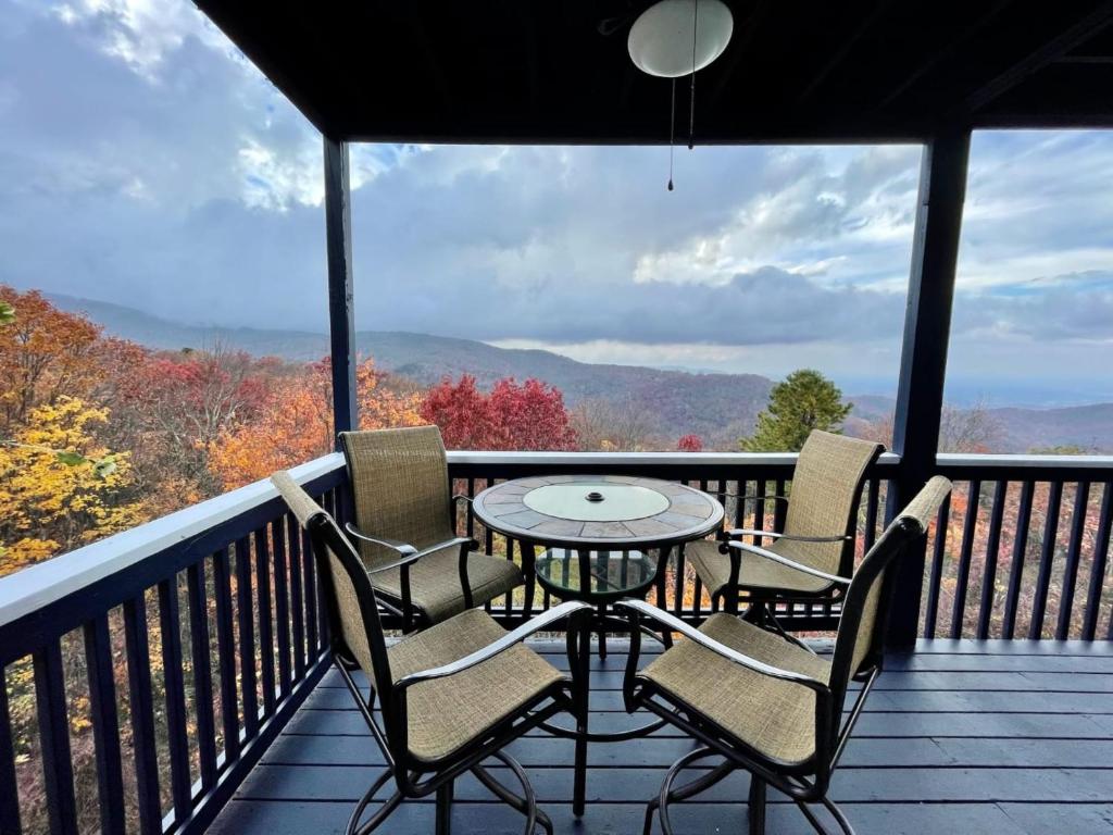 2 Master Suites - Phenomenal Views - Alpine Summit, Gatlinburg
