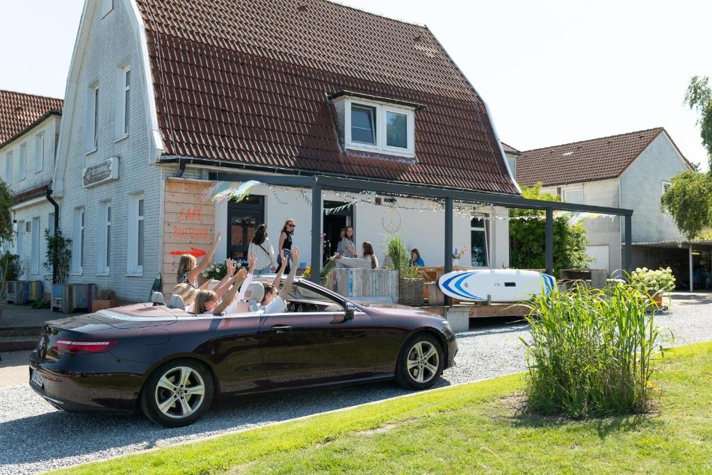 Exterior view, Hotel 'Das Strandhaus' in Sankt Peter-Ording