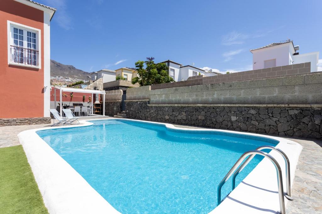Villa Chloe Costa Adeje Tenerifesummervillas GIANT PRIVATE POOL 11 METERS LONG - 2