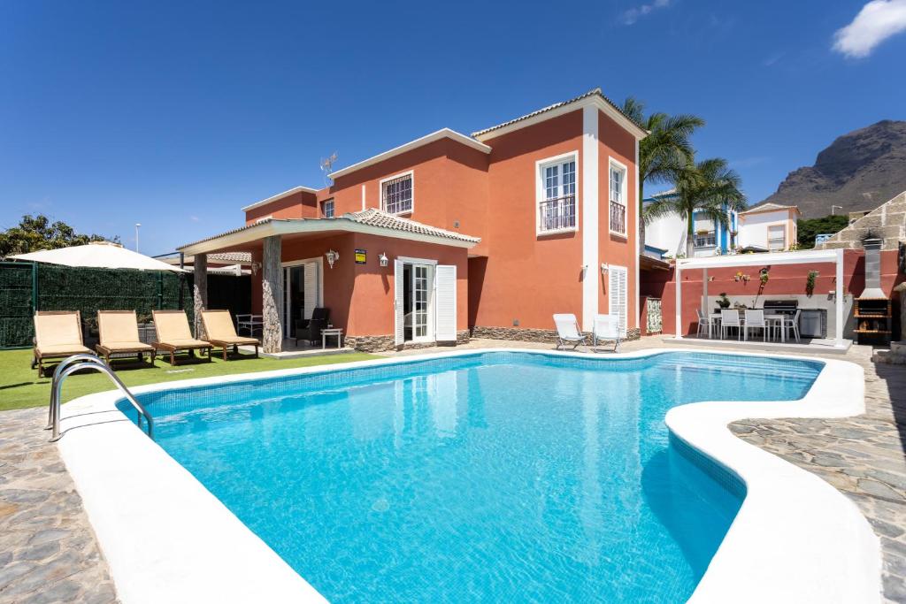 Villa Chloe Costa Adeje Tenerifesummervillas GIANT PRIVATE POOL 11 METERS LONG - 1