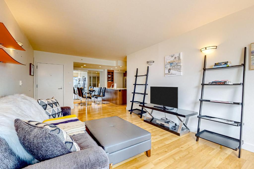 Puget Sound Place, Seattle