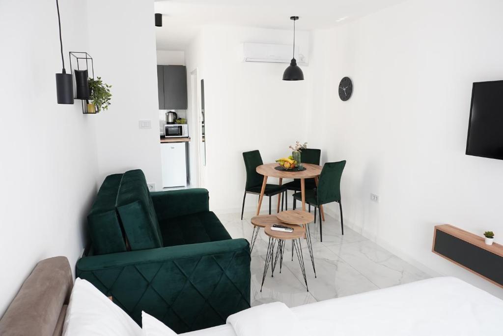 "Handmade" Apartment - 4