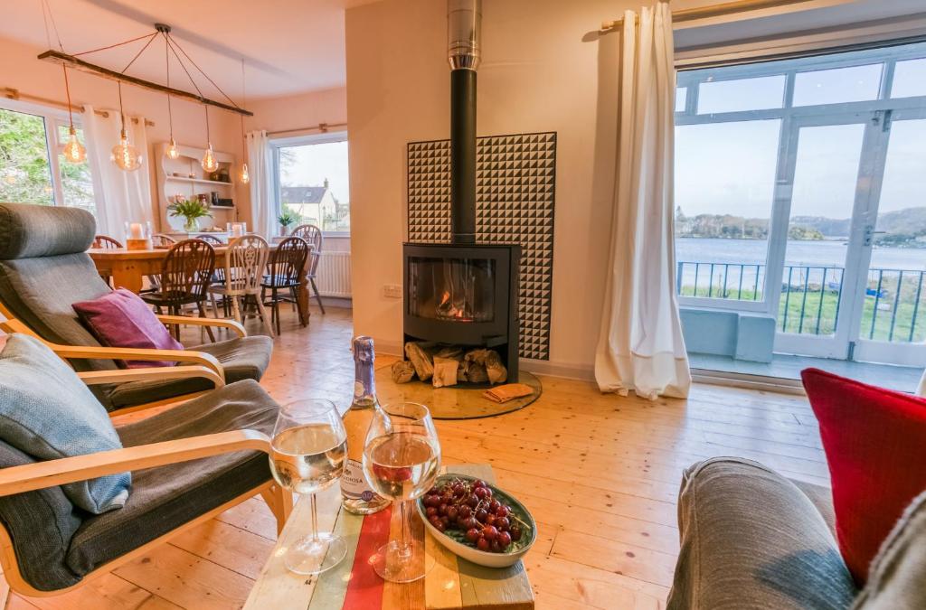 Eigionfa, Menai Bridge