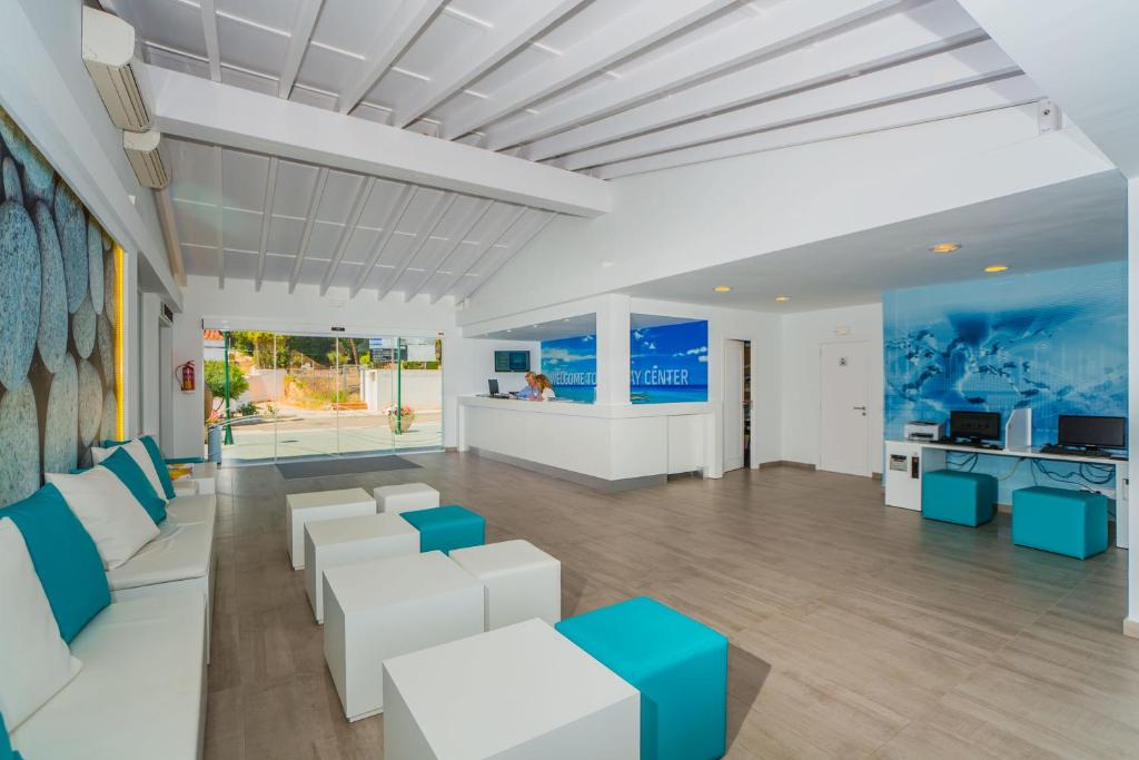 Aparthotel Holiday Center — Hotel building in Santa Ponca, Balearic Islands