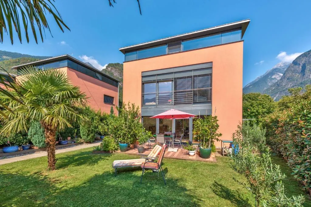 Casa Oliver, tra la Calanca e i castelli di Bellinzona, hotel in Grono
