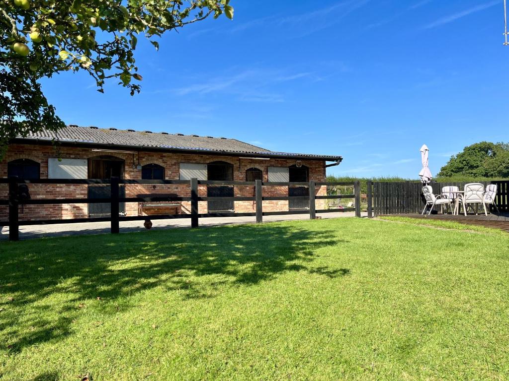 The Studio at Priors Oak photo 7