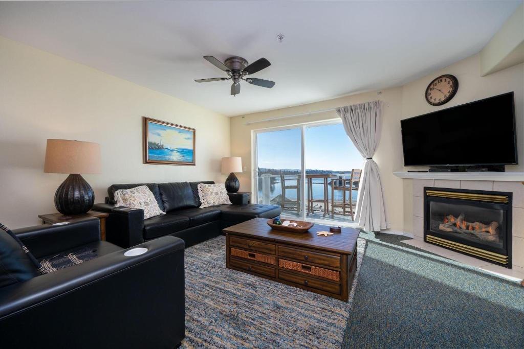 Waters Edge 404, Lincoln City