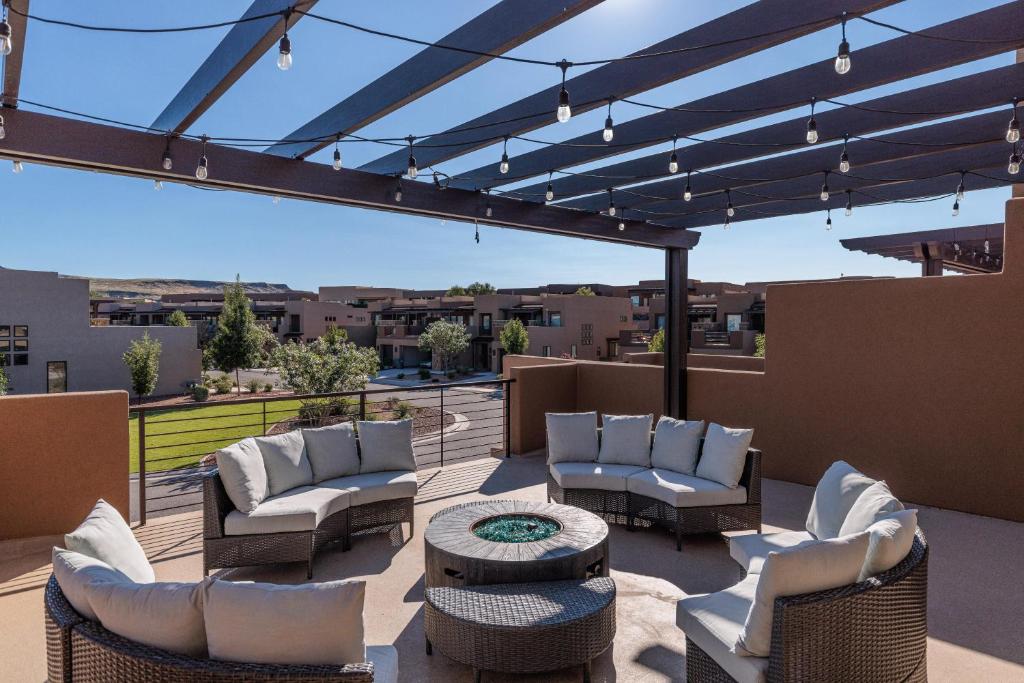 My Happy Place, Ivins