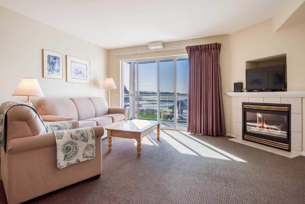 Waters Edge 302, Lincoln City