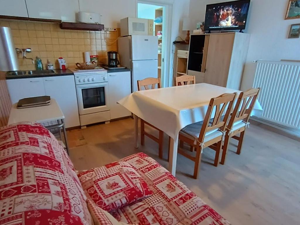 Appartement Confortable 4 Pers. à Briançon, Jardin Privatif, 300m des Pistes - FR-1-762-8, Briançon
