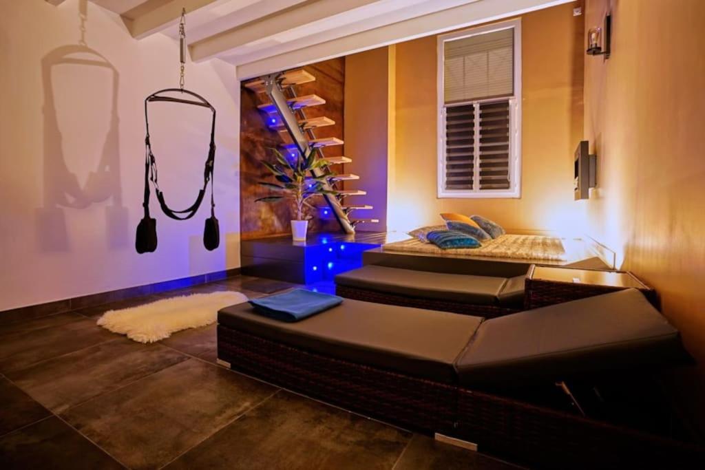 L'Eden d'Aphrodite, Grenoble