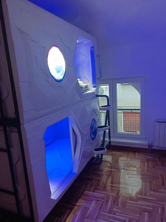 panda Victor Space Capsule Hostel-Neo Nomad - 4