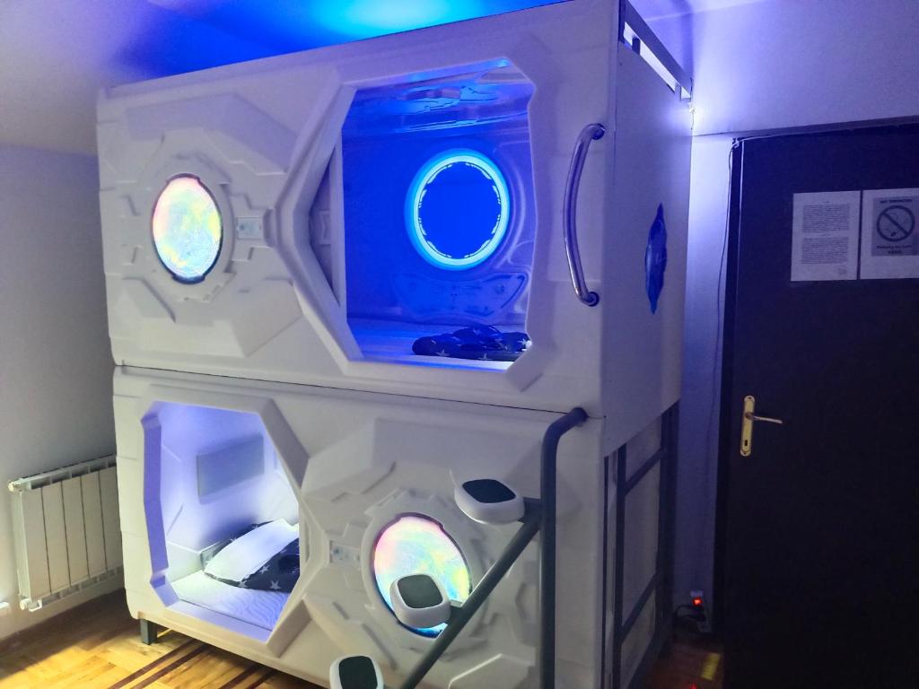 panda Victor Space Capsule Hostel-Neo Nomad - 5