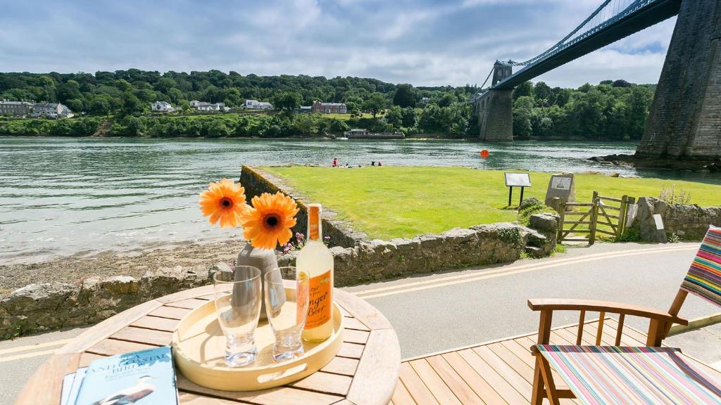 Noddfa, Menai Bridge