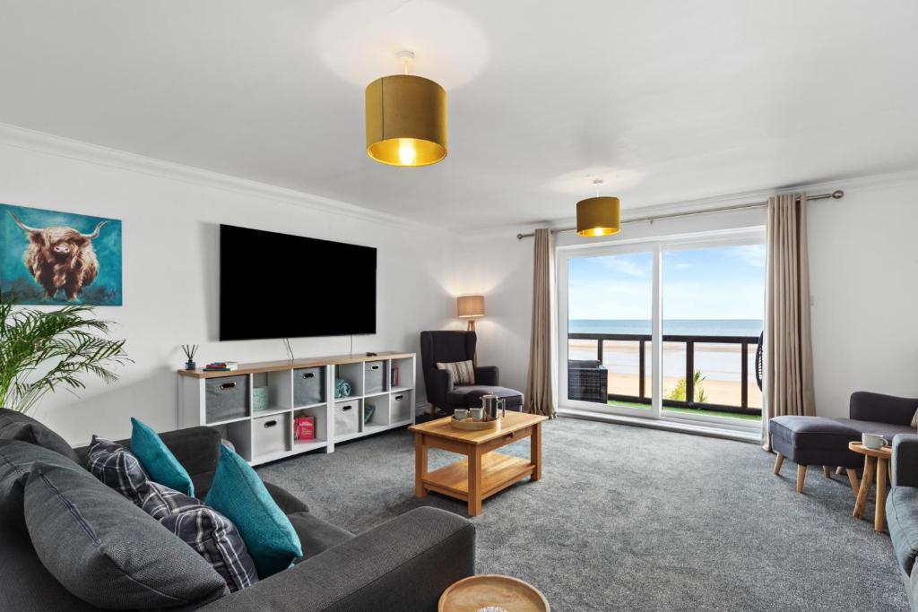 Penrose - Beach House with Direct Beach Access, Saundersfoot