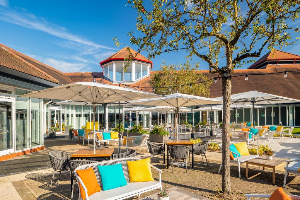 Holiday Inn Aylesbury By IHG 外観