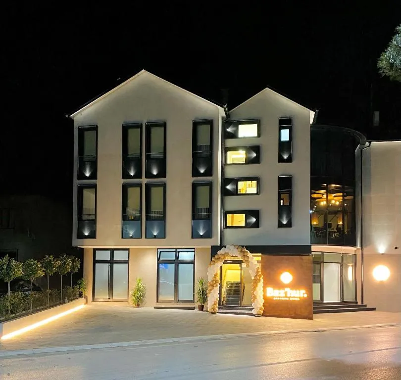 BAZ'HUR Boutique Hotel, hotel in Kukës