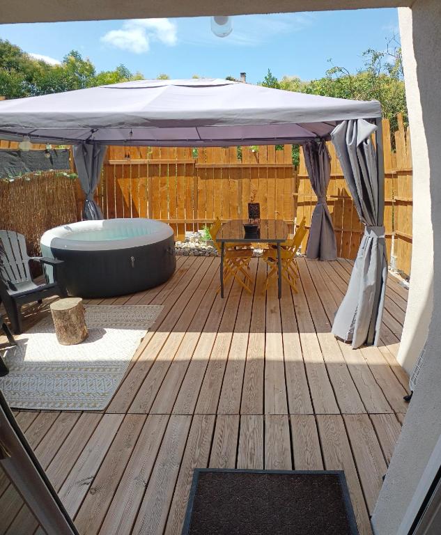 L'Entre Nous, piscine et jacuzzi privé - 4