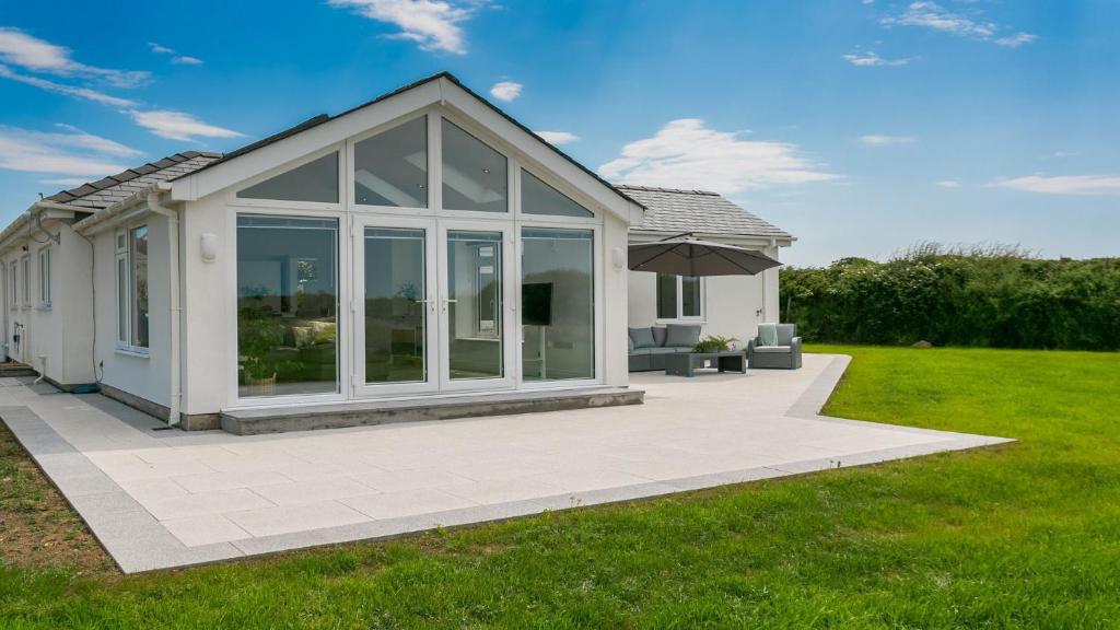 Nyth y Gwdihw, Llanfaelog