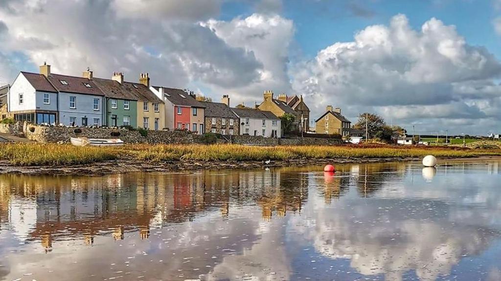 Min y Don, Aberffraw