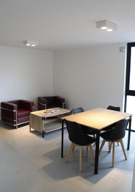 Convenient One Bedroom Condo w/ elevator - 3