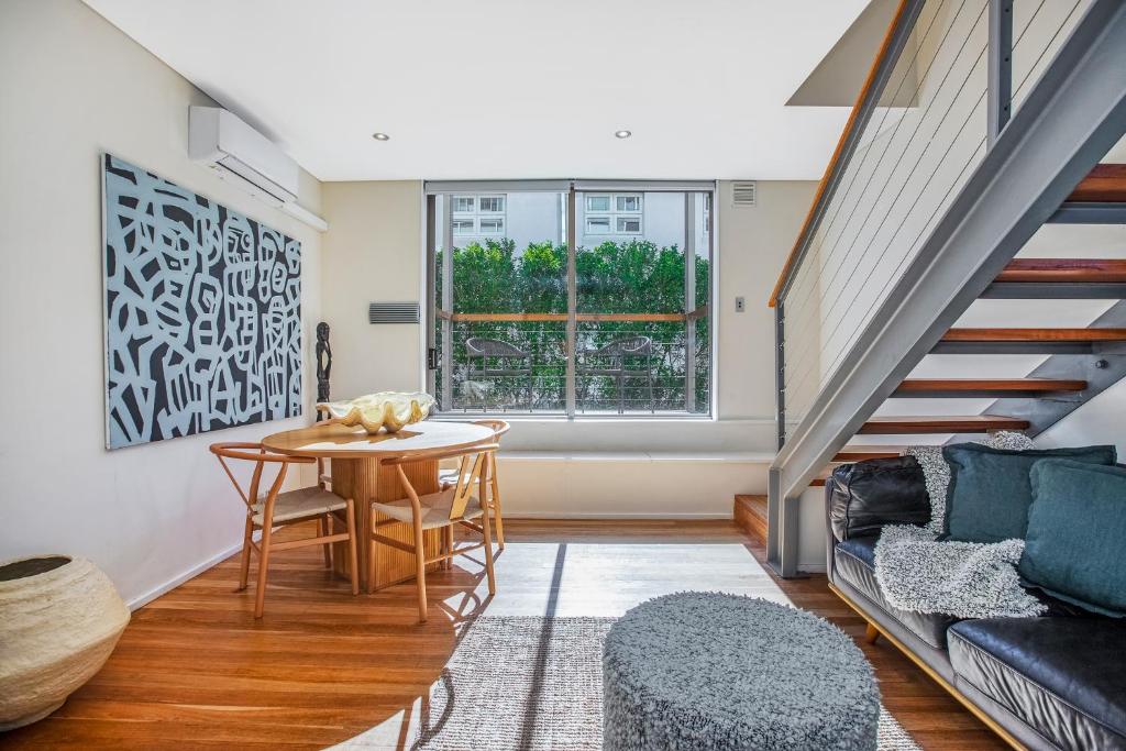 Sunshine Loft With Balcony by Sydney Dreams, Sydney