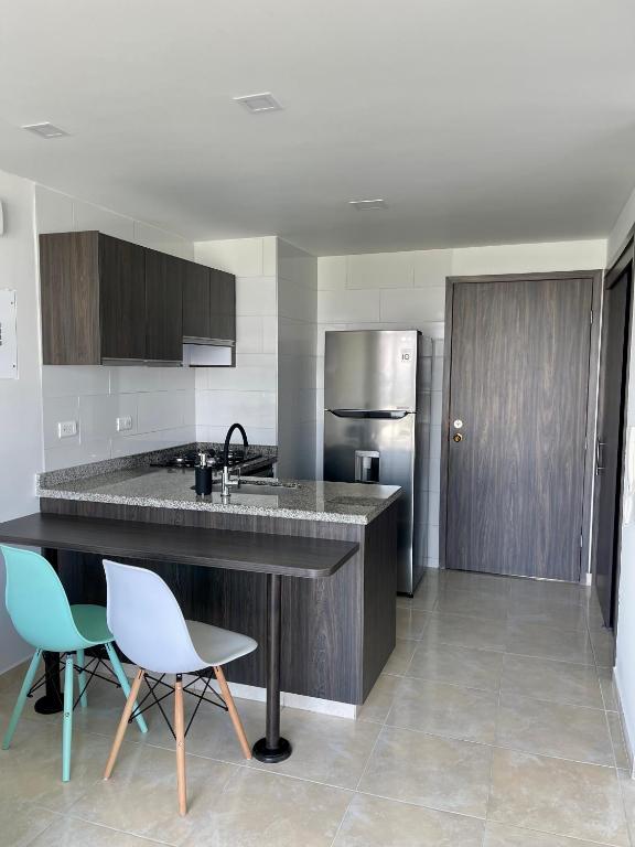 Santorini Elite, Pereira