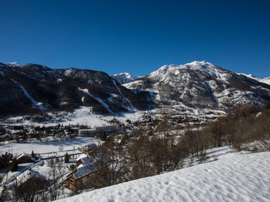 Chalet Luxueux 10 Pers. à Serre Chevalier - Terrasse, Local à Ski, Navette Gratuite - FR-1-762-18 - 3