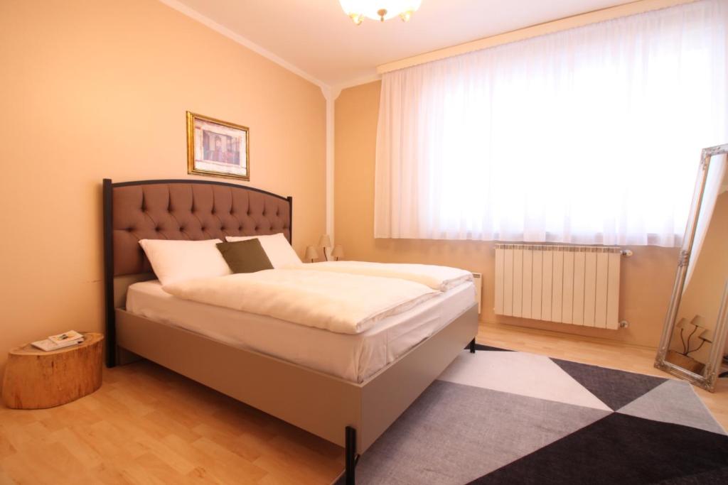 Retro Apartment - 2