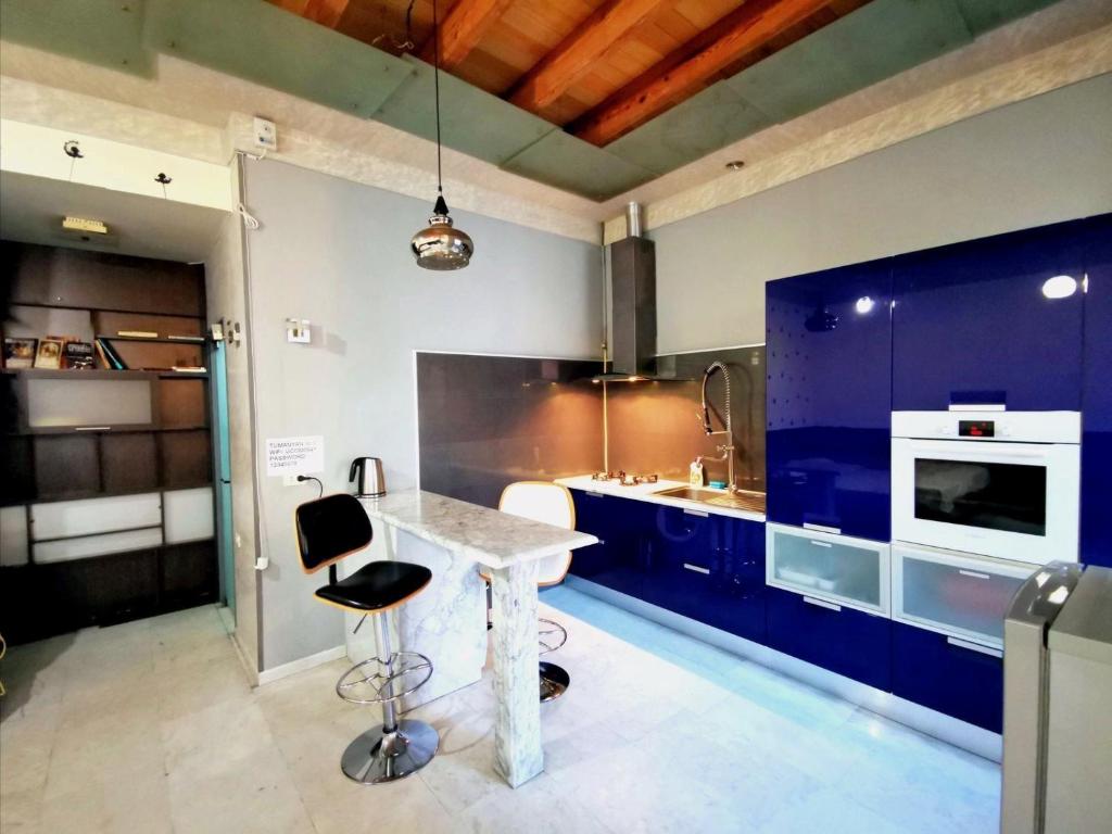 Stylish Modern Studio Apartment + Open Balcony, CITY CENTER- SUPERB LOCATION, Jerevan