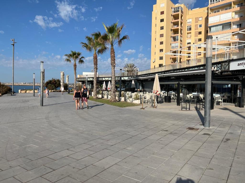 Big one bedroom apartment next to beach. - 4