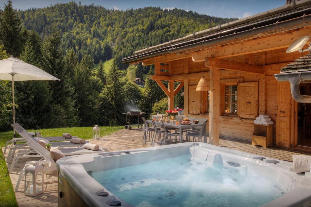Chalet Hollygotty - OVO Network - 2