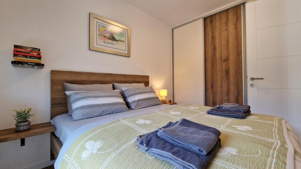 Engadin's 1BDR Apartment near Ski lift - 4