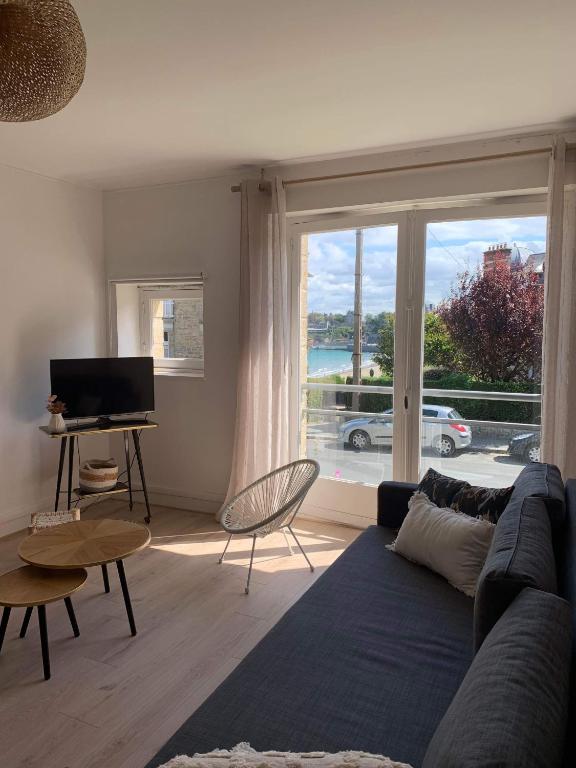 Appartement 40m2 vue sur mer accès direct plage et parking privé, Dinard