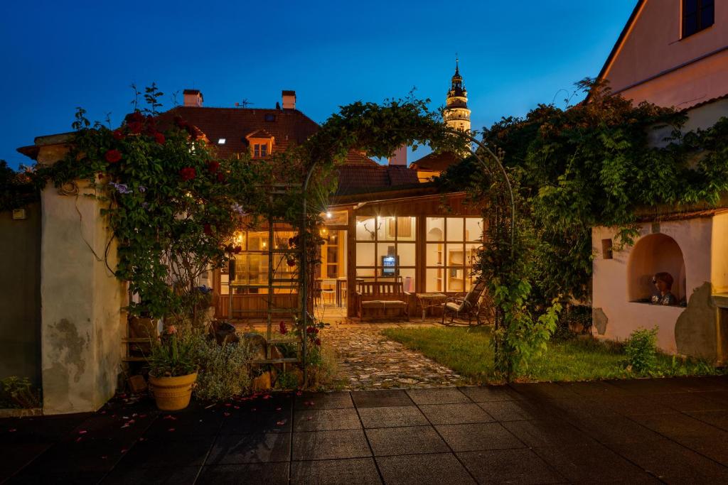 Orangerie Garden by KH