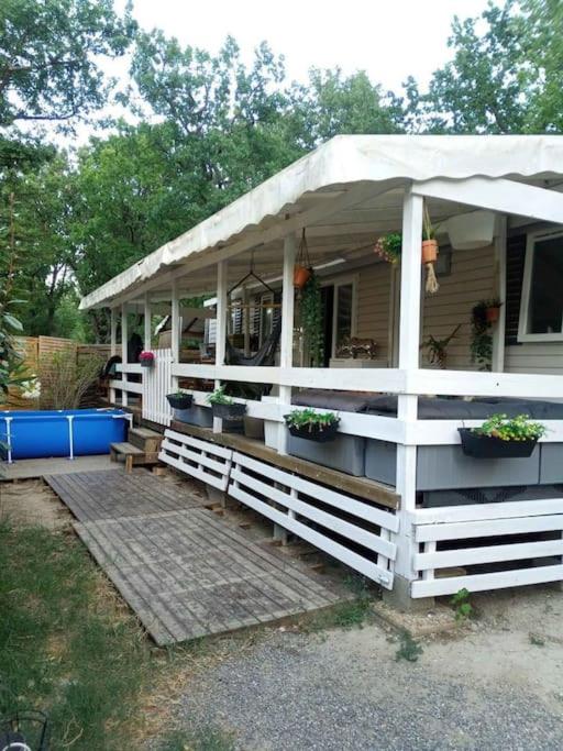 Mobil home au calme en provence