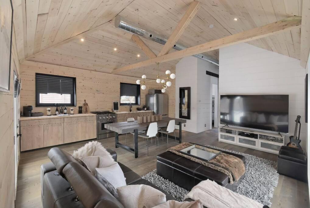 Cozy Cottage With Lake View