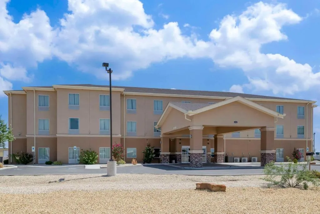 Quality Inn & Suites Carlsbad Caverns Area，位于卡尔斯巴德的酒店