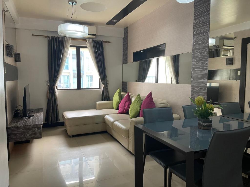 Shared lounge/TV area